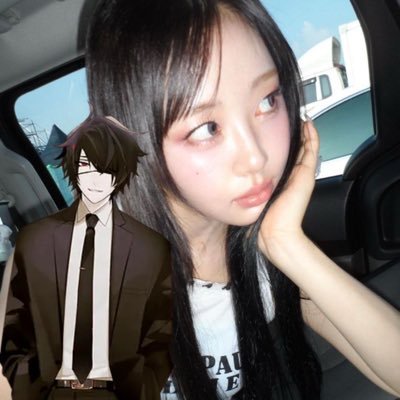 cursedemblem's profile picture. i like blvns and LOONA