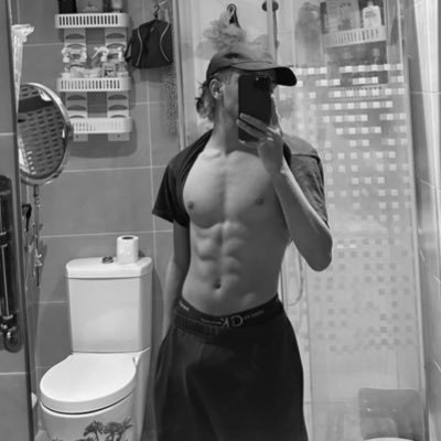 LeoLisachild's profile picture. Money is a terrible master but an excellent servant 🇫🇷