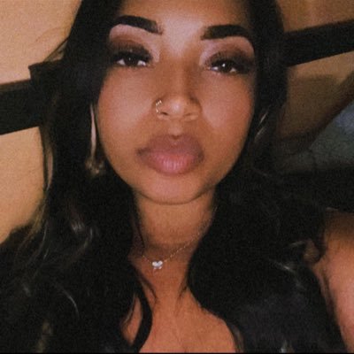 itslayaway's profile picture. 1 of None🦋