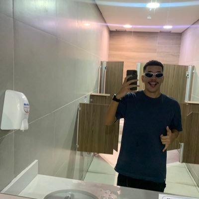 Kauan43089427's profile picture. @ecbahia / Eng. Software 2/8 / tô curtindo codar em Java / bjj Falo sobre Futebol, UFC e do que for do meu entendimento.