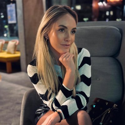 Anna_An99's profile picture. Work：Financial Director of a Fashion Design Comp
hobbies：⛷️⛳️🎾🏊🏋️
If you have a dream, you must be brave for it once.
                  📍 USA 🇺🇸 🇺🇸 🇺🇸