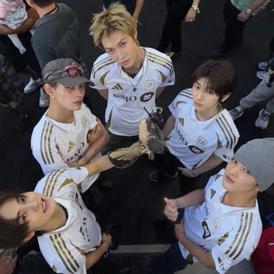 sunshinej0urnal's profile picture. I like to film & edit videos and post them on YouTube. I listen to all Kpop artists. I also like to draw and write stories.