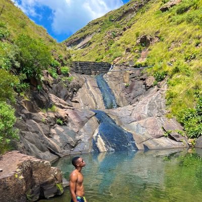 Luya_sn's profile picture. if i could live like mowgli, i probably would  ♌️🦁🏊🏾‍♂️🌱⛰️🪴🥾