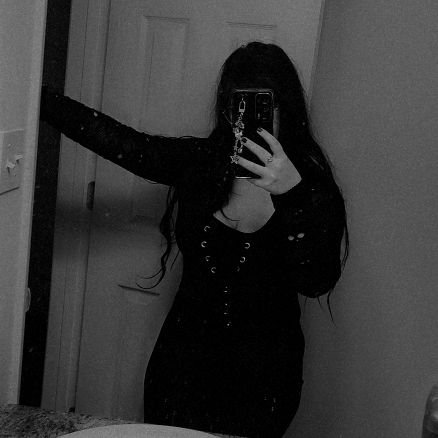 hinreallife's profile picture. • 18 • | She/Her | Overwatch+ Fortnite lover | Metalhead