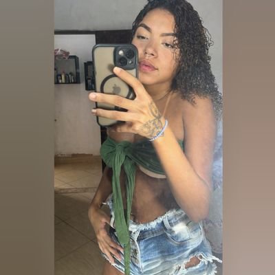 laisbernardx's profile picture. 