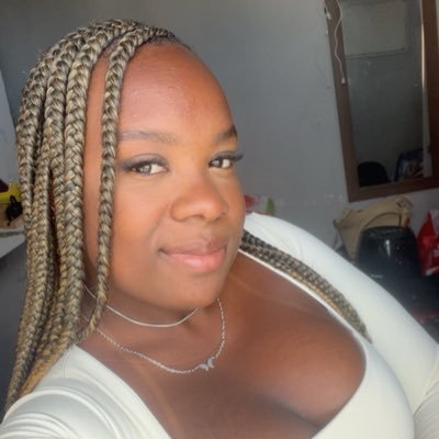 Anahluiza14213's profile picture. 