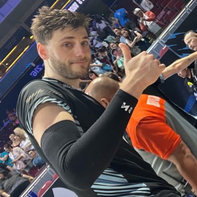 luchicoded's profile picture. — 🏐 corned beef boys 🇦🇷 17 . 🏀 bebob 💙🦅 10