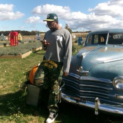 darnillbrown's profile picture. i hate the real me