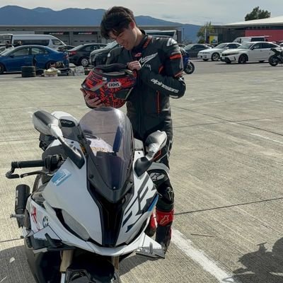 matsusei1001's profile picture. 兵庫県神戸市出身、現在は東京都立川近辺。
バイク乗って神戸から引っ越してきました🏍️
⚪2020年BMW S1000RR レーシングレッド
⚪2023年BMW S1000RR Mパッケージ ファーストサプライ
初めてのバイクがS1000RRです。