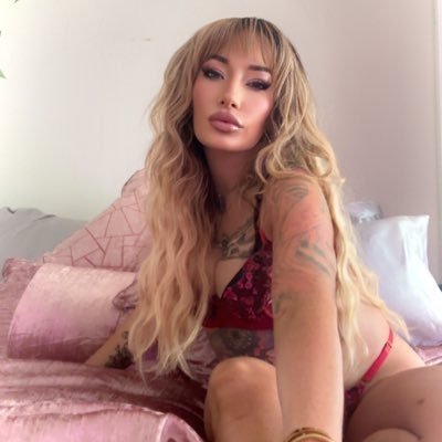 send2godmoxies's profile picture. Badass queen 👑 here to drain your pathetic ass out lol my attention fee $30 unblock $100 payment via cashapp PayPal