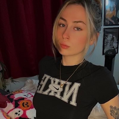 zoepleasingg's profile picture. 18+❗️