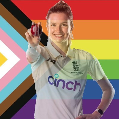 astonchilla's profile picture. hi 21 | she/her | #AWFC ❤️ #MCWFC 🩵 #EWFC 💙