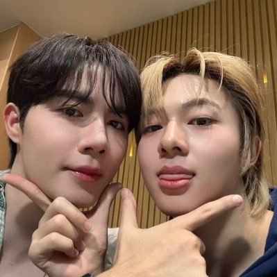 LiLinZhouzhou's profile picture. 唯爱ZeeNuNew💙🧡💙🧡唯粉，团爱粉请绕道