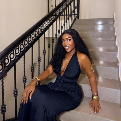 _wholezed's profile picture. Check my highlights to see available watches🙏🌸Personal shopper 🌸I curate cute Giftboxes🌸check my IG and  @wholezed_ to shop ❤️