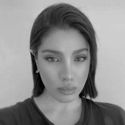 bellanextdoor21's profile picture. an eepy girl in a wakey world