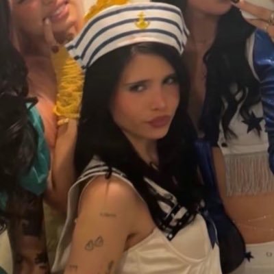 ilybarr3t's profile picture. i burn red for you