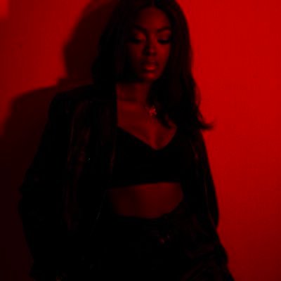 NariiVasquezz's profile picture. High Value Feminine woman 🦋 IG onlynarii