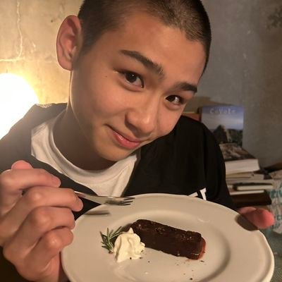 dhP3E2uLbP40877's profile picture. 高校2年生 171/60/17 G