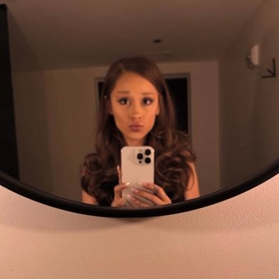 _sweetlikecami's profile picture. 🍉 ari and sabrina lover🫧