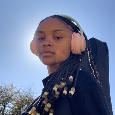 AliceCIE1's profile picture. 🍁🌬🎧🎸