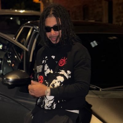 T2F4_'s profile picture. 