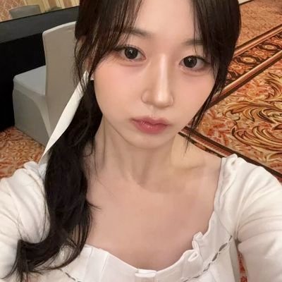 whatchiz's profile picture. floating in the middle of the night.