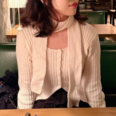 1l_mio_tesoro's profile picture. 채미지 / 읽고 쓰고 찍는 사람 / 사랑 앞에 가장 잘 살아 있는 정물