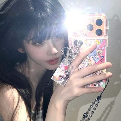 tinangrya's profile picture. 뭘 계속 보는중