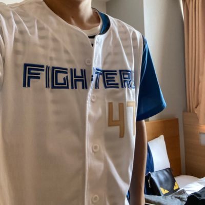 Benelli_TNT249S's profile picture. 北海道日本ハムファイターズファン🦊 カブスの選手と同姓同名マン 2024年度宅建48点合格 2025年敷金診断士合格 現在は宅建士（賃貸）×保育士幼稚園教諭（認可外保育園）の二刀流🏠👧 夢は大家さんになること🏙️