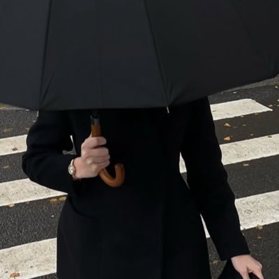 ikhdeejh's profile picture. artist and fashion designer | Interested in innovation & entrepreneurship 💰| KHH | @SaudiFahionable | MBS ♥️| @tharwahksa |حساب شخصي