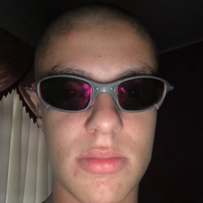 imalaquiass's profile picture. to quase descobrindo oq só os loucos sabem.