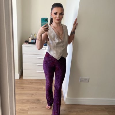 Abisplayground's profile picture. Hey my name is Abi, I'm 29 years old and a full time model. Treat others with the kindness and respect, which you would like. Creative+fun LIBRA❤️❤️❤️