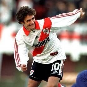 romacarp_'s profile picture. Viví 3 rituales piojosos y uno fue en River. Tengo un concierto, no importa cuando leas esto.