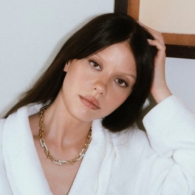 warmcook1es's profile picture. women 💘 | a leaf? for me? thank you! 🍁