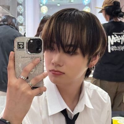 Tanjitsu_off's profile picture. ⇢ ˗ˏ` STAY, P1ece, Andears, Shawol.
English and French speaking ♡