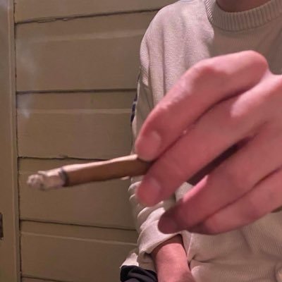 f1ashcs2's profile picture. counter-strike famas specialist