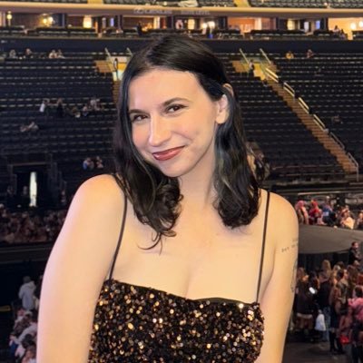 dayasbrina's profile picture. living on the corner of pretty girl avenue and cornelia street ♡ | tomdaya oscar campaign manager & gracielivia warrior