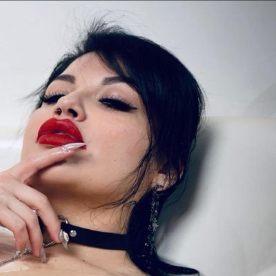 plurbabe_'s profile picture. 