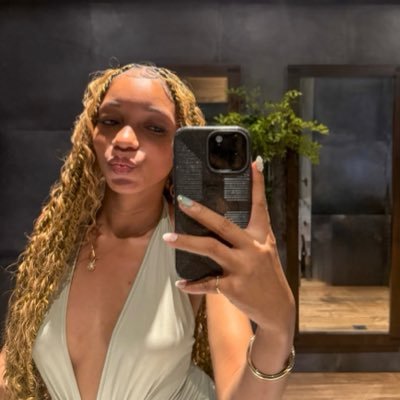 aintbre's profile picture. 💔