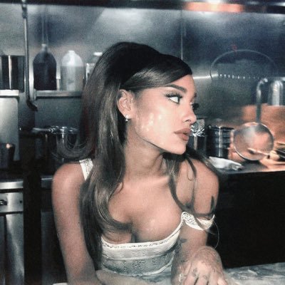 softvanillla's profile picture. the heartbreak muse they still write about. industry darling. angel complex. 💽