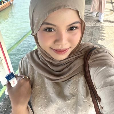 nadyfhia's profile picture. write me of hope and love, and hearts that endured