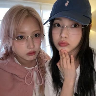 jaryqaspan's profile picture. nmixx | istp | she/her