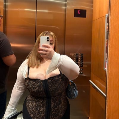 trvppbvbyy's profile picture. MAKE AMERICA SEXY AGAIN 🇺🇸