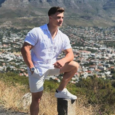 santanazxy's profile picture. funny, loyal, probably tired 😌