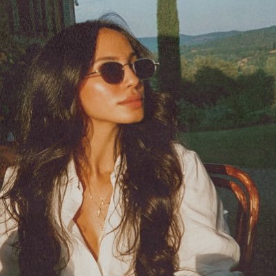 thedoraisabel's profile picture. Exit the Rush, Build Legacy. | Unhurried skincare https://t.co/4qJY9NLaQz | 📩 Sign up for the Pause Principle 🪶