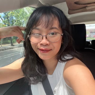 wildflwrr's profile picture. existing to prove that there’s beauty even in every broken pieces 🧚🌷