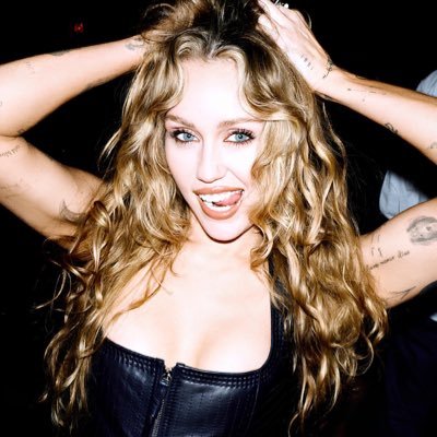 angelslikejaded's profile picture. miley • horror • dbd player