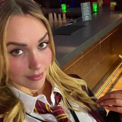 nura90384's profile picture. Free to text me ❤️