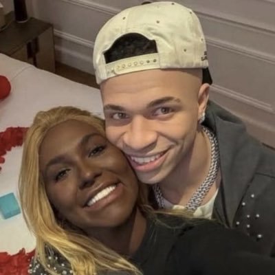 _etaay's profile picture. gata e gostosa. 💖 @hooded013