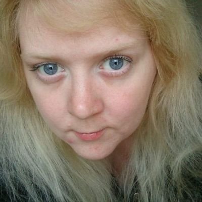 ThessBest's profile picture. i see ghosts and i love cats 😇🥰